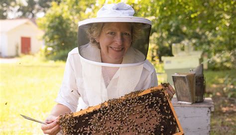 Queen Bee Berry Turns A Sweet Hobby Into Research And Impact Uga