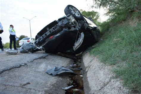 Mujer Se Fractura Una Pierna Al Volcarse A Exceso De Velocidad En El