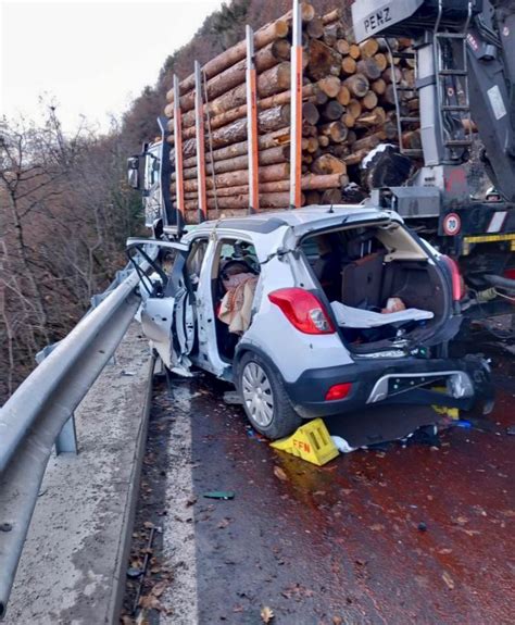 Passo Palade Incidente Mortale Tra Un Auto E Un Tir Che Trasporta