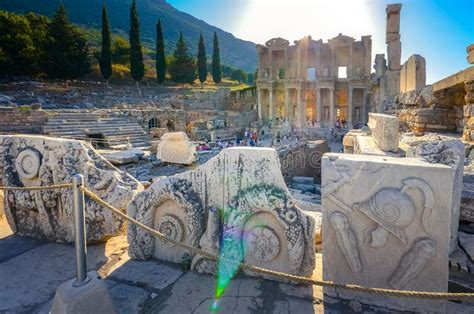 Fachada De La Biblioteca De Celsus Del Sitio De La Herencia De La