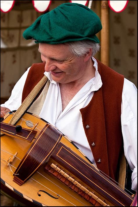 The Beret Project: Hurdy gurdy