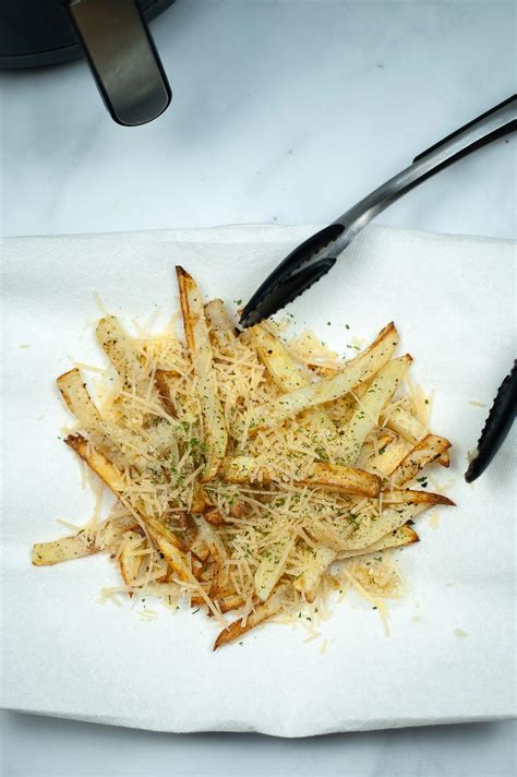 Easy Air Fryer Garlic Parmesan French Fries Splendry