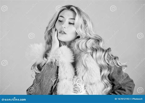 Haar Perfecte Stijl Sensule Girl Met Een Geschikt Lichaam Sexy Woman In Erotische Lingerie En