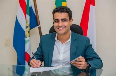 Prefeito instagramável JHC comemora marca de 500 mil seguidores