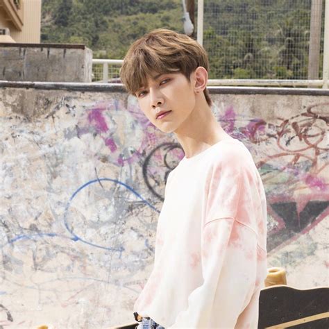 Ateez Yeosang Kang Yeo Sang Man Looking Up Dance Training