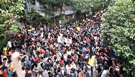 Thousands Hit Roads Jadavpur Rises In Protest Telegraph India