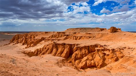 Flaming cliffs, Mongolia - Heroes Of Adventure