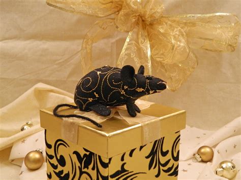 Black With Gold Vines Mouserat Ornament Citrine Mouse