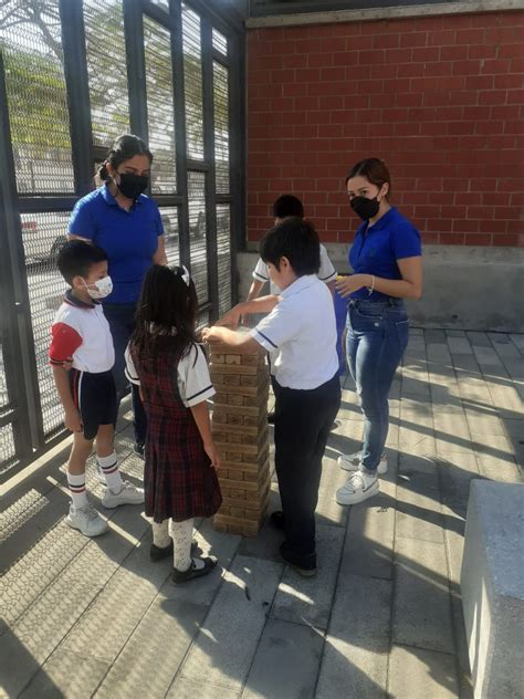 Entrega De Juguetes En Veracruz En El Marco De La Campa A Apadrina Una