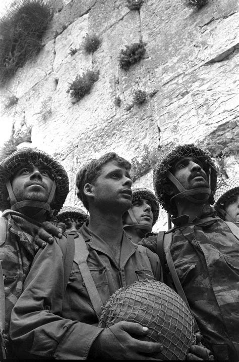 Three Idf Paratroopers Stand In Awe Of Jerusalem S West Wall During The