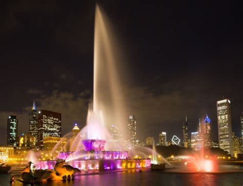 Buckingham Fountain At Night Free Stock Photo - Public Domain Pictures