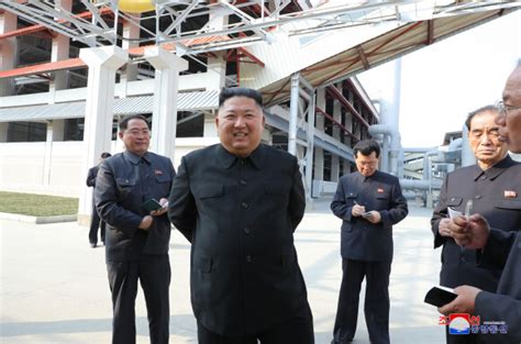 Kim Jong un n est pas mort le dictateur réapparaît après 20 jours d