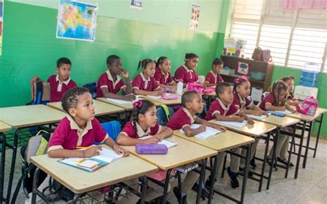 El Ministro De Educaci N Ngel Hern Ndez Llama A Clases En Escuelas