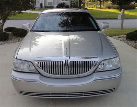 Sell Used 2004 Lincoln Town Car Ultimate Sedan 4 Door 4 6L In Saint