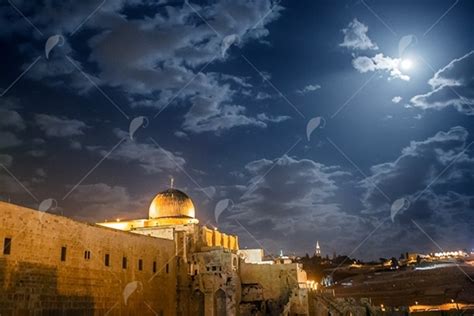 PepperPunch.com. Jerusalem Temple Wall at Night