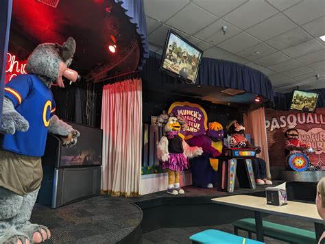 Chuck E Cheese Animatronics Holding Kid at Laura Stanley blog