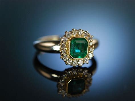 Finest Emerald Klassischer Ring Gold 750 Brillanten Smaragd 1 190 0