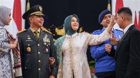 Sosok Evi Sophia Istri Panglima Tni Jenderal Agus Subiyanto