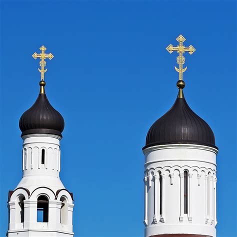 Полумесяц в основании креста на куполах православных храмов, почему ...