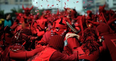 Historia Del Arte Iv Resistir Bailando Los Diablos Rojos De V Ctor Jara