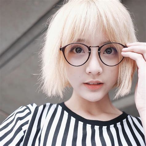 Hot girl Thái Lan bức xúc khi bị fan Việt liên tục spam trên Facebook