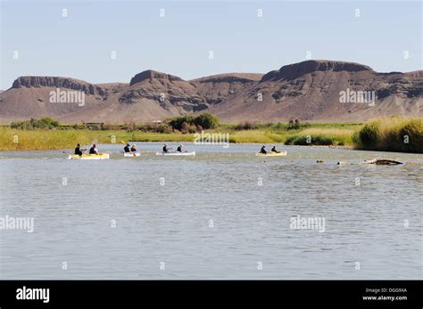 Canoe trip on the Oranje, Orange River, border river between Namibia ...