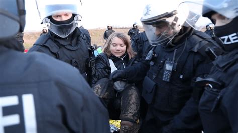 L Tzerath Polizei Nimmt Greta Thunberg Nach Protest Bei Tagebau In