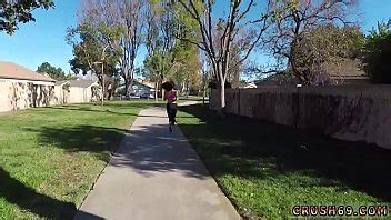 Suelas Suaves Y Chica Se Folla Al Padrastro Money Hungry Al Paso De Su Amigo XVIDEOS