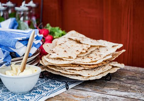 Gör ditt egna hårda tunnbröd till midsommar Recept Tunnbröd Mat