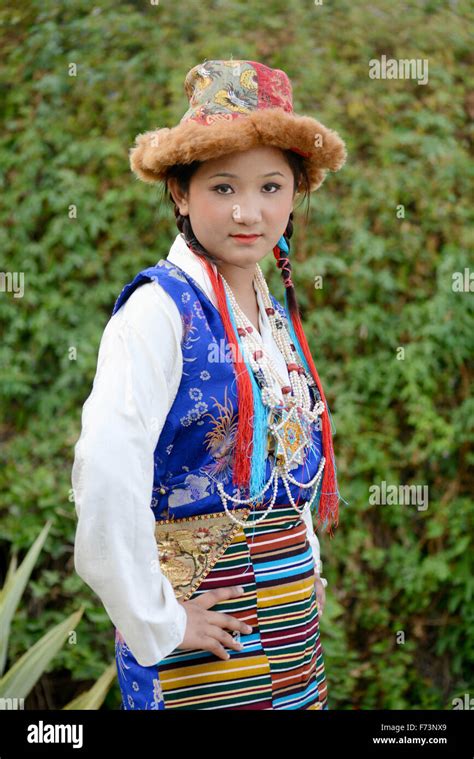 Sikkim dress hi-res stock photography and images - Alamy