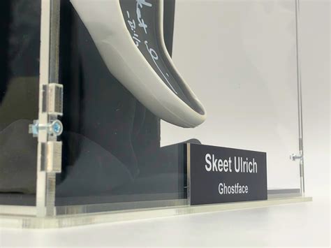 Skeet Ulrich's Scream Signed Ghostface Mask Display - CharityStars