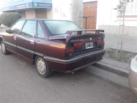 Borracho chocó a dos vehículos estacionados