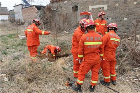 危急！安阳8岁男童玩耍时不慎坠入13米深枯井 消防紧急救援 新浪河南 新浪网