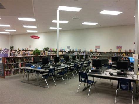 Kristie Chamlee: Puckett's Mill Elementary Media Center Mural