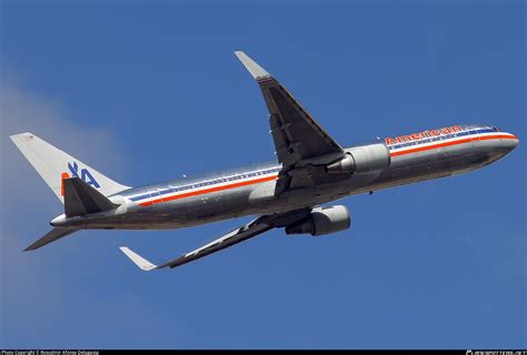 N394AN American Airlines Boeing 767 323ER WL Photo By Rosvalmir Afonso