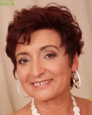 Aged Chunker Jesica Hot Revealing Hairy Pussy For Masturbation Session