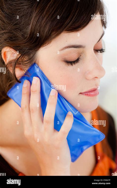 Woman Using A Hot Cold Gel Pack Treatment To Releive Pain Stock Photo Alamy