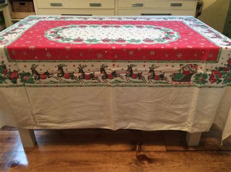 31 best Vintage Christmas tablecloths, fabrics and table linens images on Pinterest | Vintage ...