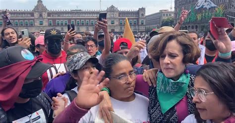 Entre Empujones Y Abucheos Corrieron A Denise Dresser De La Marcha Del