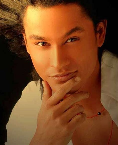 Shirtless Bollywood Men Kunal Khemu Strips Off Hot Bollywood Hunk Cutie Pie