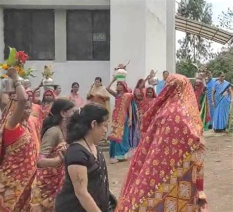 Nashik maharashtra adivasi women dance detail marathi news | Nashik ...