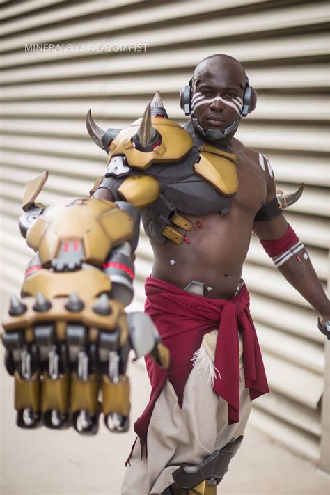 Blizzard's Doomfist Shows Up At Comic-Con | Cosplay News Network