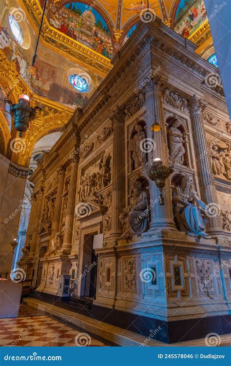 Loreto Italia 29 De Septiembre De 2021 Interior Del Santuario De Foto