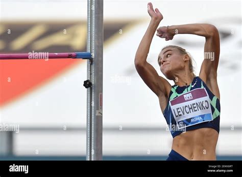 Yulia Levchenko De Ucrania Compite En El Salto Alto De Las Mujeres En