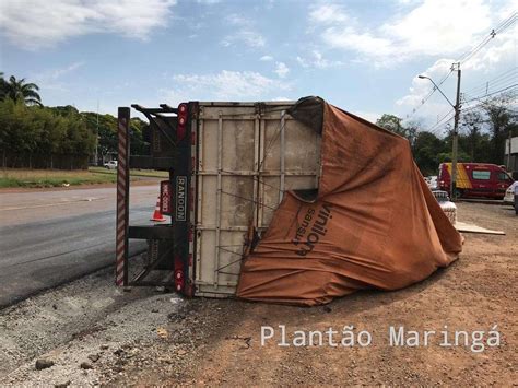 Flagrante Carreta Sai Da Pista Cai Em Canaleta E Tomba No Contorno