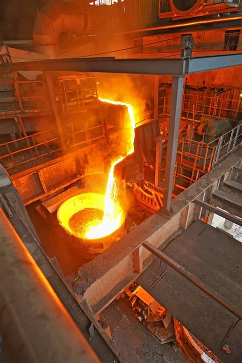 Pouring of Molten Iron in Foundry Stock Image - Image of foundry, automatic: 27303043