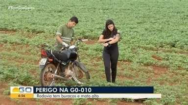 Bom Dia GO Motociclista morre após bater em placas de sinalização na