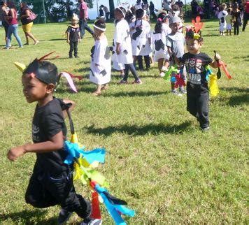 Le CARNAVAL Ecole Primaire du Ruisseau Confronté à la roche le