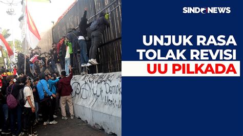 Unjuk Rasa Di Depan Gedung Mpr Dpr Menolak Revisi Uu Pilkada Diwarnai