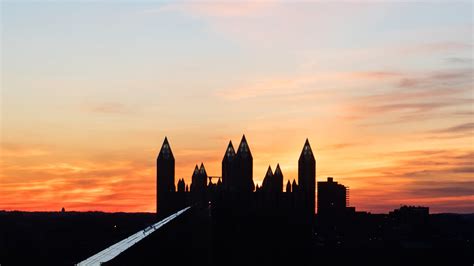 Ppg Sunset Sunset Behind The Glass Cathedral That Is The P… Flickr